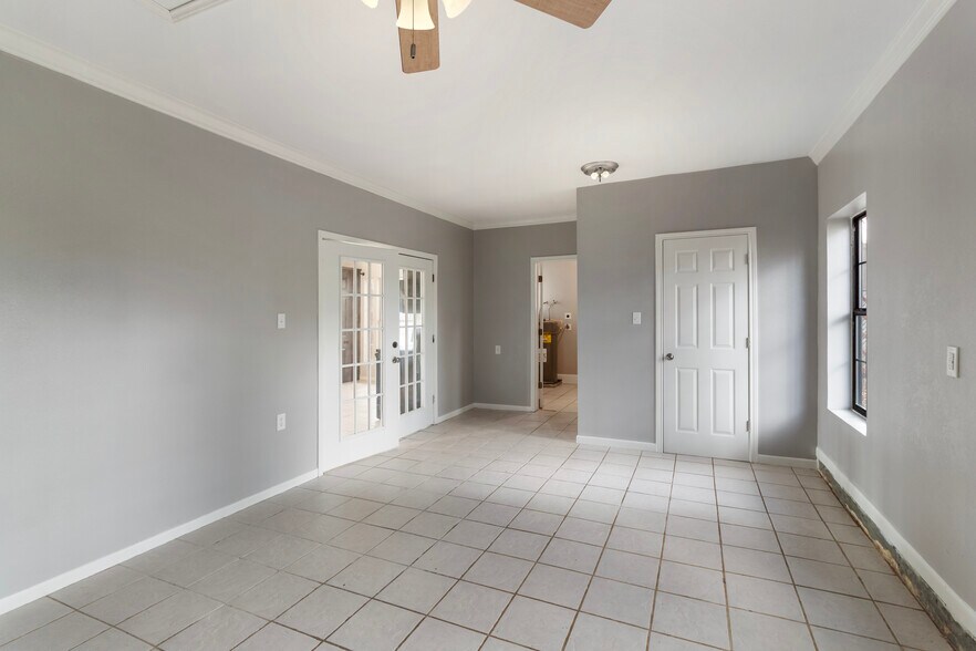 More Photos Of 3505 N Texas Ave, Bryan Freestanding For Sale