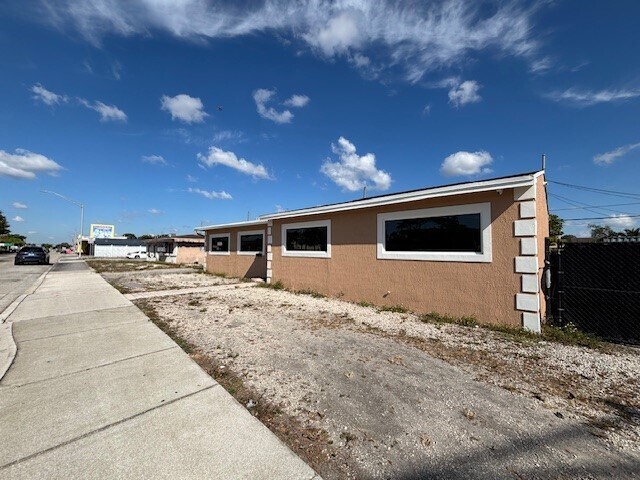 More Photos Of 6221 Pembroke Rd, Hollywood Office For Lease