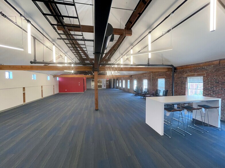 More Photos Of 199-205 Cabot St, Lowell Distribution For Sale