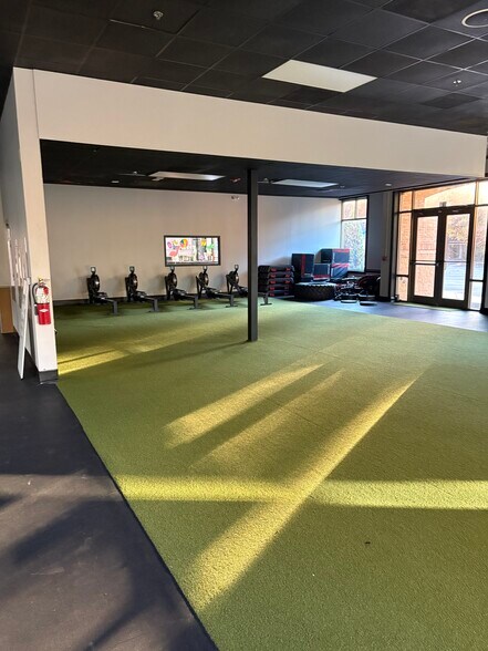 More Photos Of 3607 Falls River Ave, Raleigh Storefront Retail Office For Lease