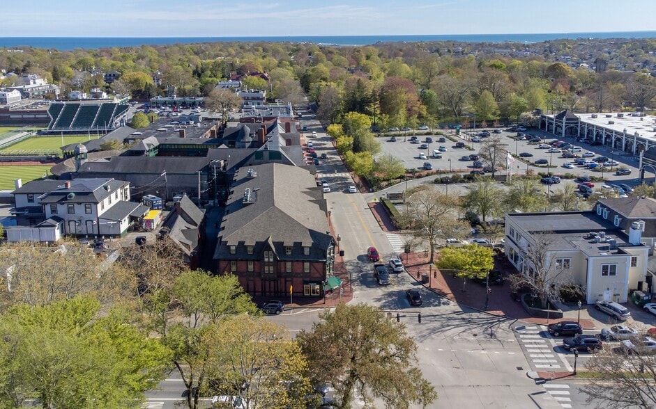 More Photos Of 160-184 Bellevue Ave, Newport General Retail For Lease