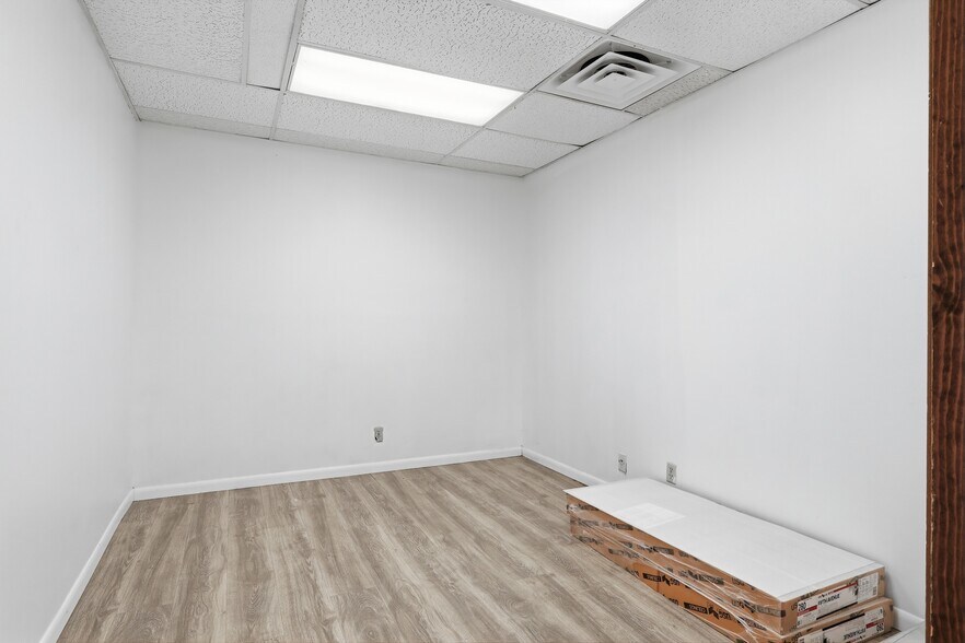 More Photos Of 212 N 16th St, La Porte Light Distribution For Sale