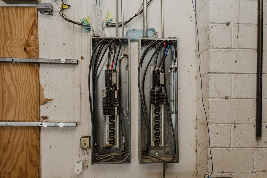 More Photos Of 470 N Seneca St, Wichita Warehouse For Sale