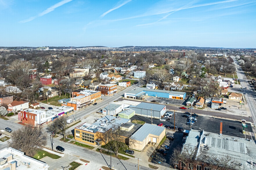 More Photos Of 422 Seneca St, Leavenworth Flex For Sale