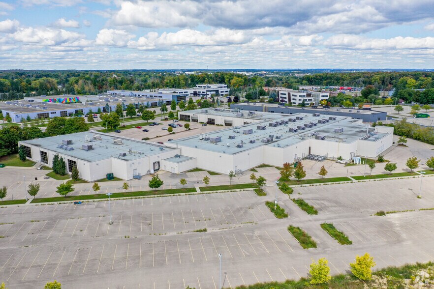 More Photos Of 440 Phillip St, Waterloo Flex For Lease