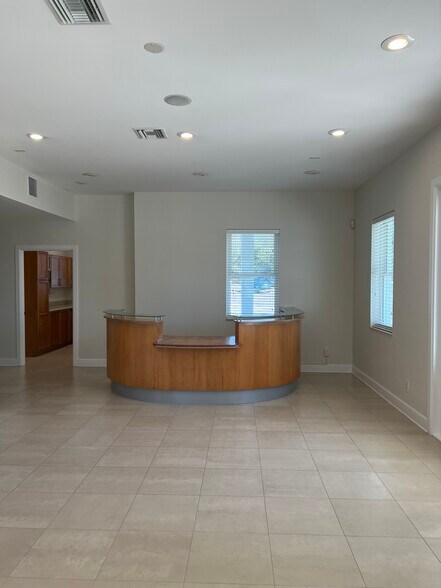 More Photos Of 1000 Bass Blvd, Dunedin Office For Sale