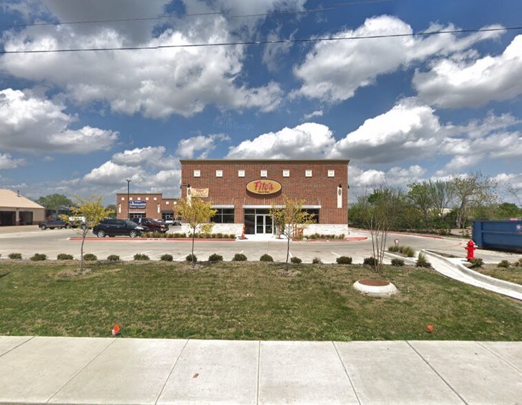 More Photos Of 510 W Pioneer Pky, Grand Prairie General Retail For Lease