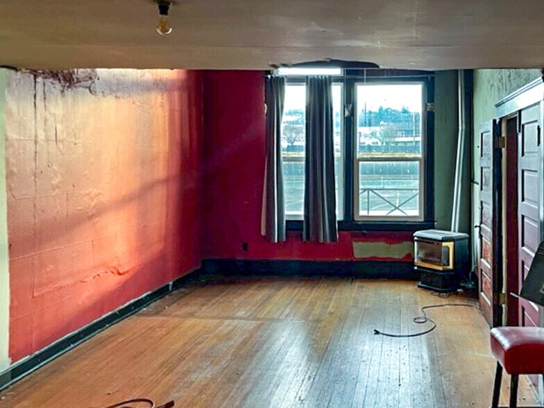 More Photos Of 301 E 25th St, Tacoma General Retail For Sale