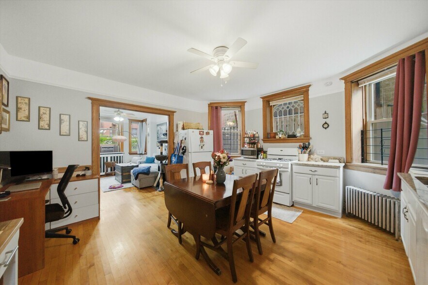 More Photos Of 905 W Fletcher St, Chicago Apartments For Sale