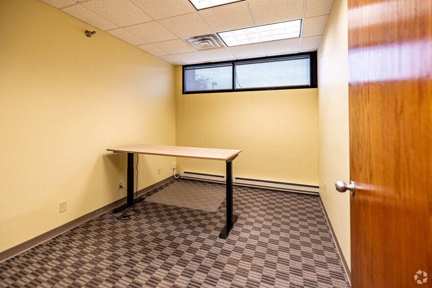 More Photos Of 250 S Executive Dr, Brookfield Office For Lease