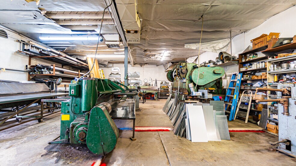 More Photos Of 4656 Floral Dr, Los Angeles Industrial For Sale