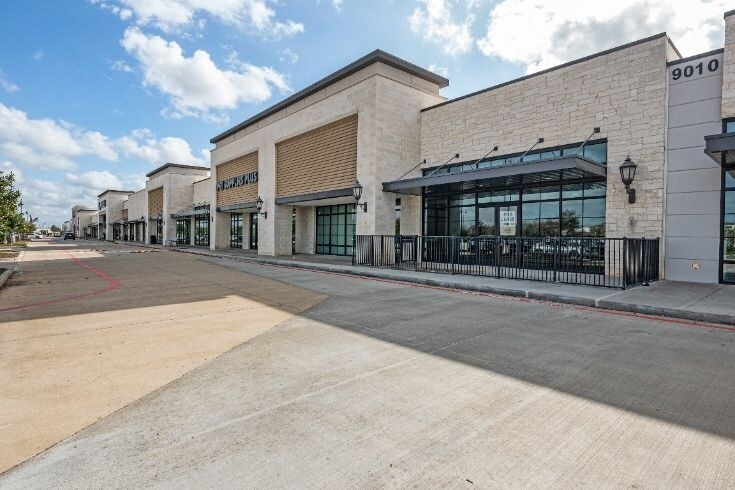 More Photos Of 9018-9034 Sienna Crossing Dr, Missouri City Unknown For Lease