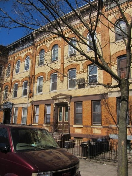 Primary Photo Of 1821 Cornelia St, Flushing Apartments For Sale