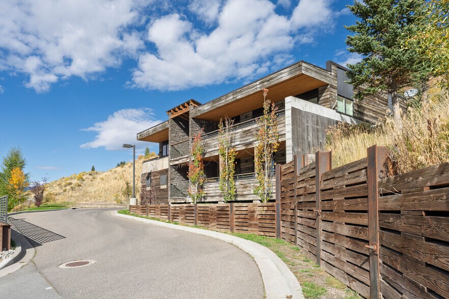 More Photos Of 855 W Broadway Ave, Jackson Apartments For Sale