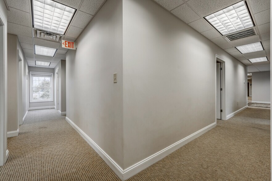 More Photos Of 95 Zion Station Ct, Troy Flex For Sale
