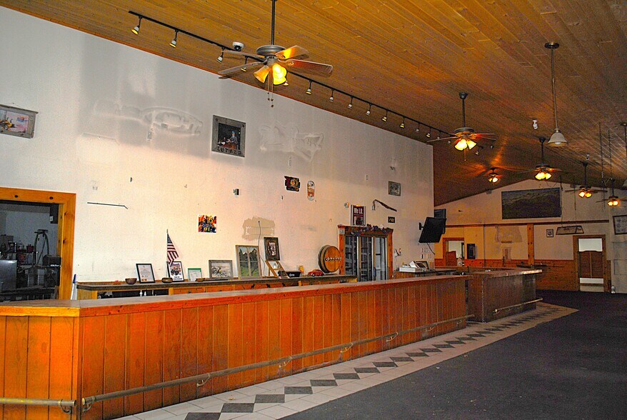 More Photos Of 479 6th Street St, Wells General Retail For Sale