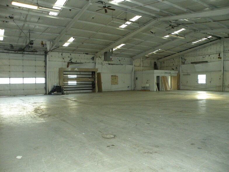 More Photos Of 88 Center St, Rock Springs Warehouse For Lease