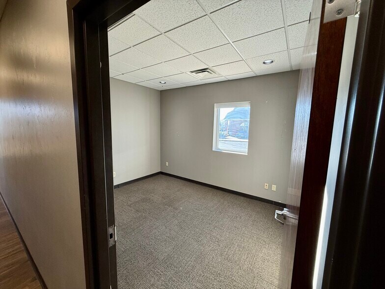 More Photos Of 1221 N Kelly Ave, Edmond General Retail For Lease