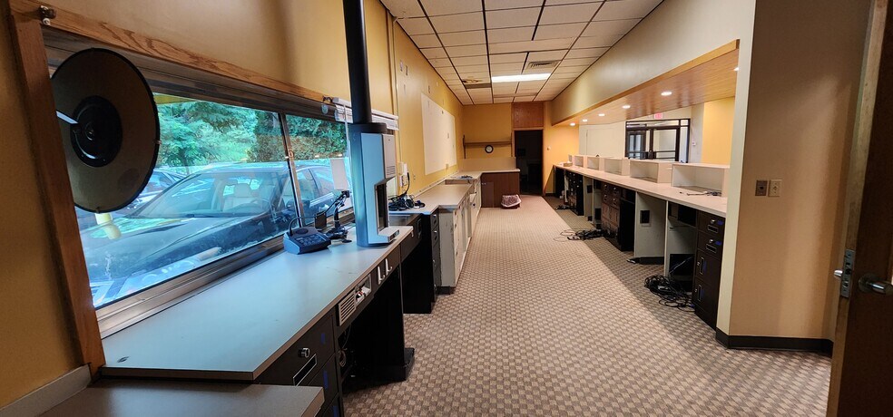 More Photos Of 1 Sherman Hill Rd, Woodbury Bank For Lease