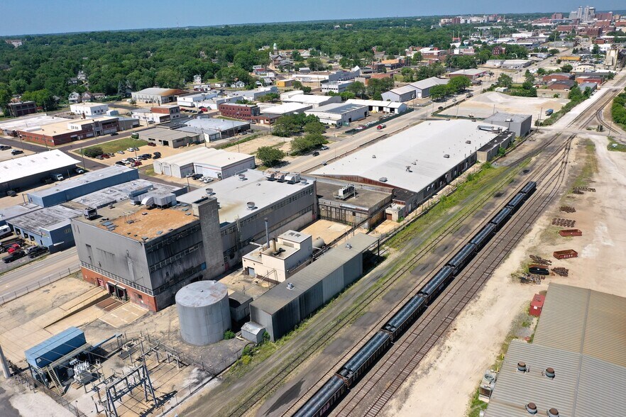 More Photos Of 2400 SW Washington St, Peoria Manufacturing For Sale
