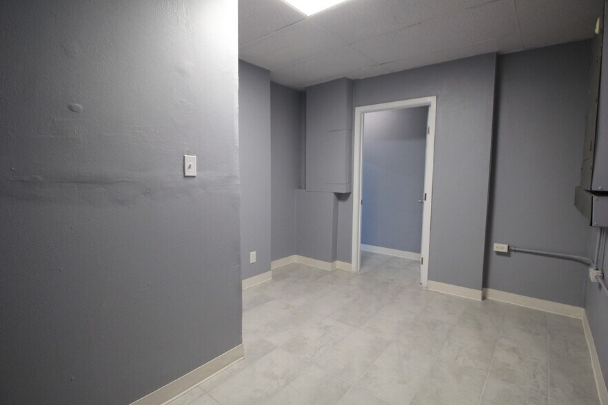 More Photos Of 8257 Gulf Fwy, Houston Auto Repair For Lease