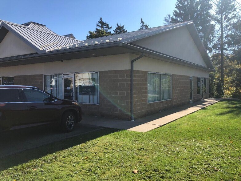 More Photos Of 105 Water St, New Stanton Unknown For Lease