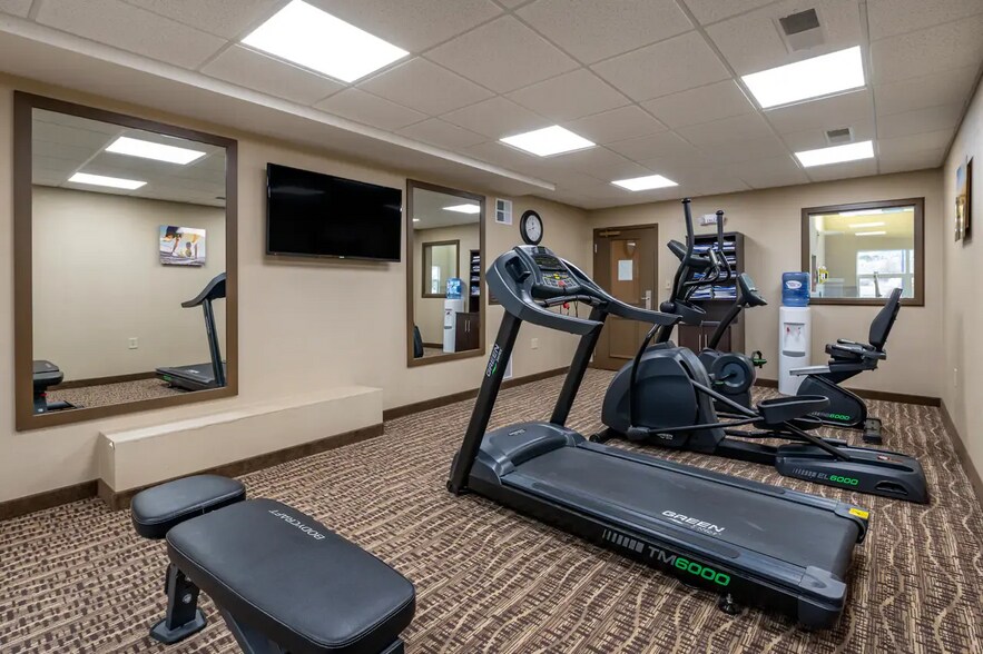 More Photos Of 10 Country Dr, Wilder Hotel For Sale