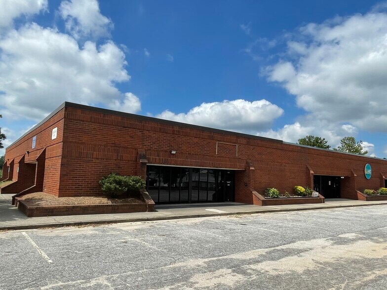 More Photos Of 1331 Citizens Pky, Morrow Office For Lease