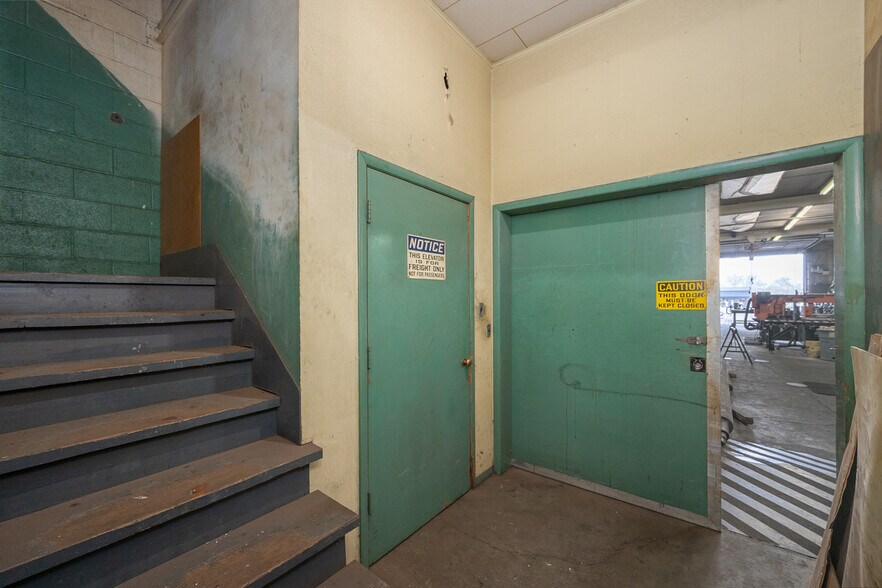 More Photos Of 612 W 3rd Ave, Moses Lake Industrial For Sale