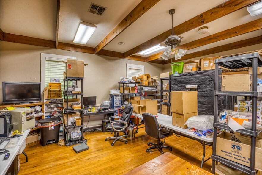 More Photos Of 1600 S Day St, Brenham Medical For Sale
