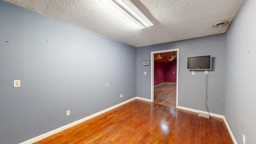 More Photos Of 5534/5546 Waterlevel Hwy, Cleveland Light Distribution For Sale