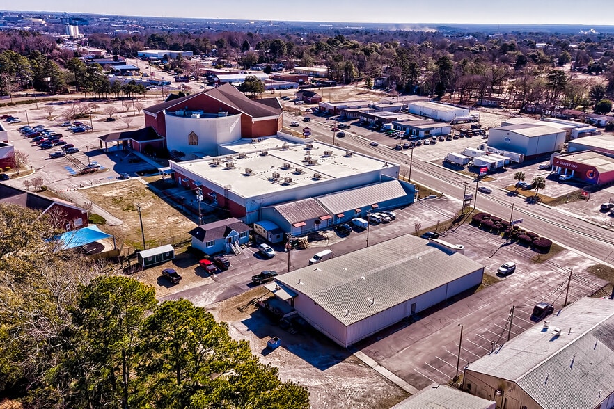 More Photos Of 1076 Sunset Blvd, West Columbia Showroom For Lease