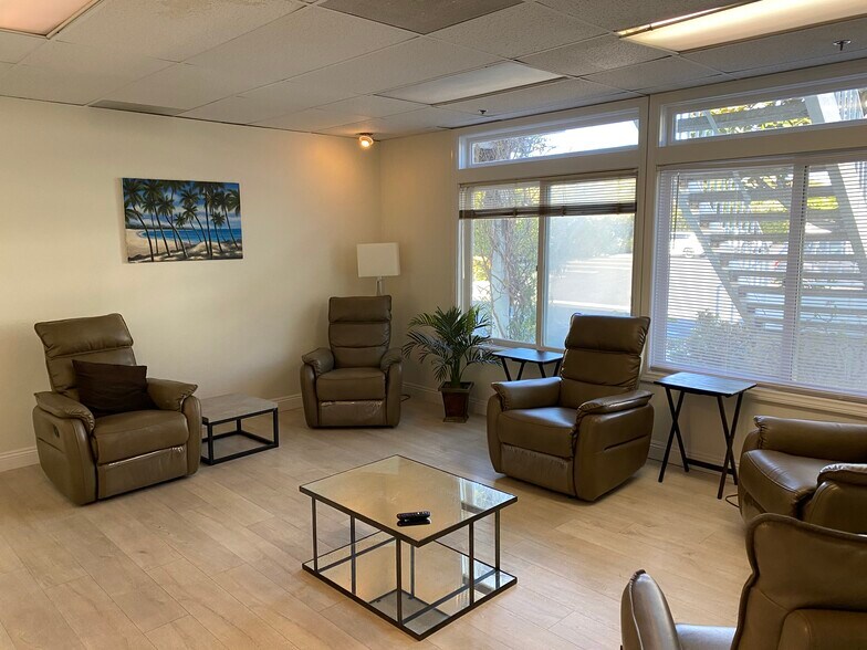 More Photos Of 2488 Newport Blvd, Costa Mesa Office For Lease
