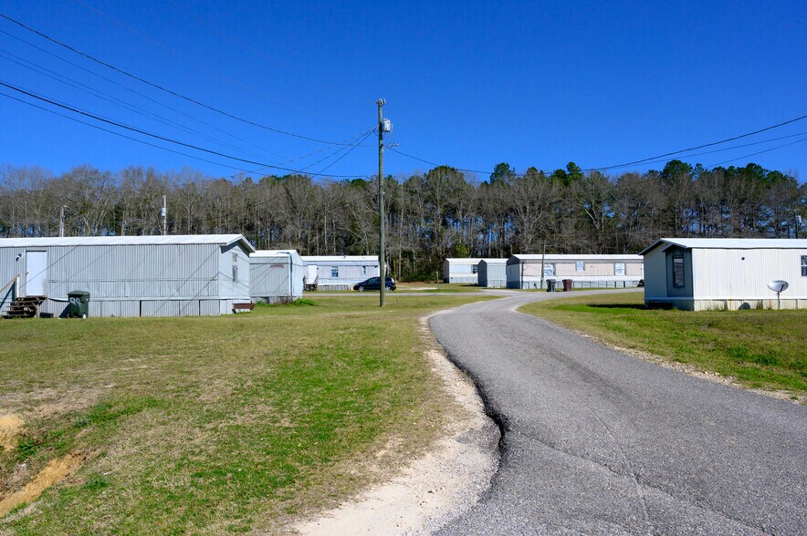 More Photos Of 100 Lunsford Cir, Opp Manufactured Housing Mobile Home Park For Sale