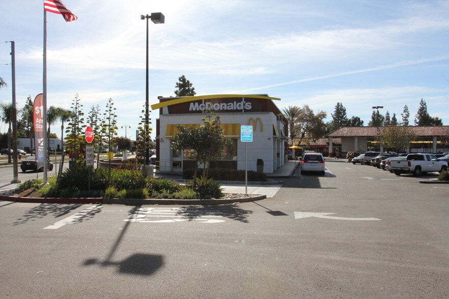 More Photos Of 110-198 E Yorba Linda Blvd, Placentia Unknown For Lease