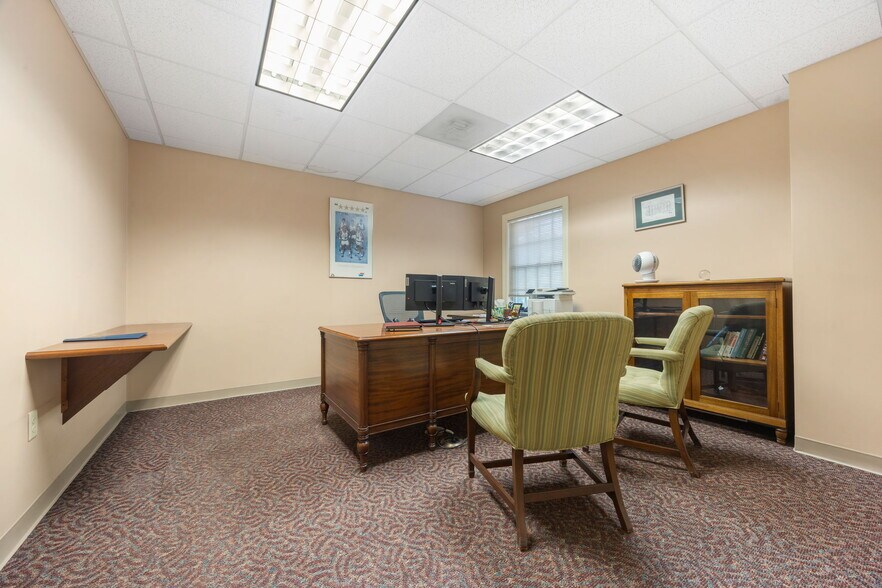 More Photos Of 828 Lynn Fells Pky, Melrose Office For Lease