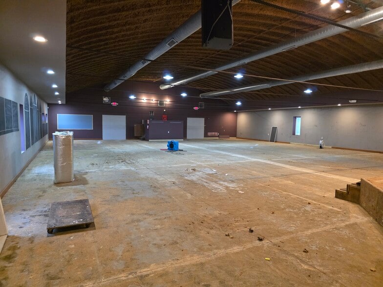 More Photos Of 806 Harcourt Rd, Mount Vernon Office For Lease