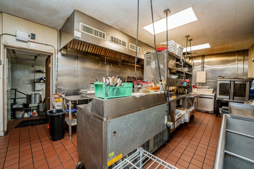 More Photos Of 266 Dartmouth St, New Bedford Restaurant For Sale