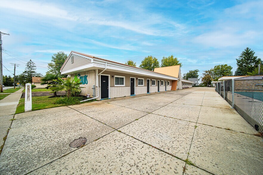 More Photos Of 5169 Lake Rd E, Geneva Hotel For Sale