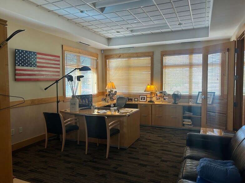 More Photos Of 181 S River Ridge Cir, Burnsville Office For Sale
