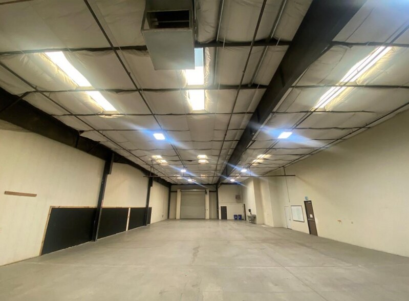 More Photos Of 17189 Yuma St, Victorville Warehouse For Lease