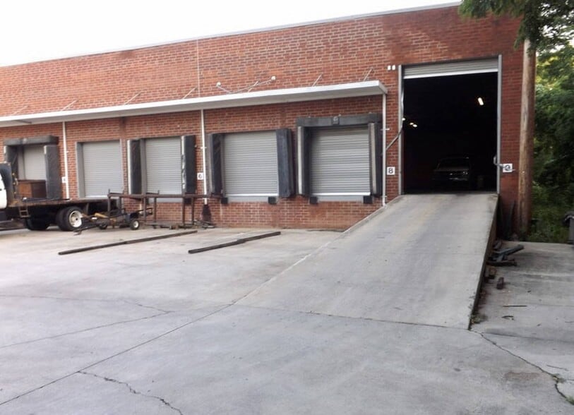 More Photos Of 1415 S Elm St, High Point Warehouse For Sale