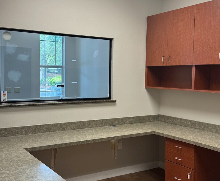 More Photos Of 910 Old Camp Rd, Lady Lake Medical For Sale