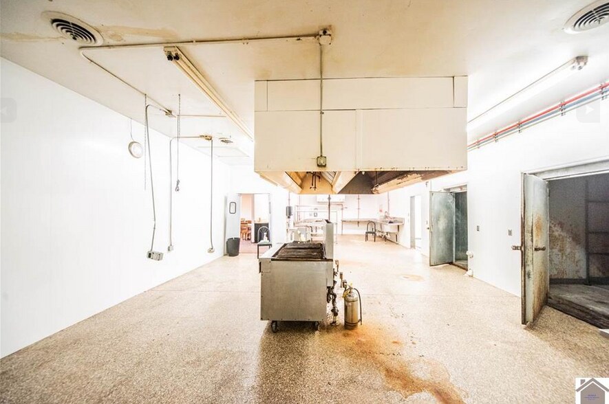 More Photos Of 7052 Benton Rd, Paducah Restaurant For Sale