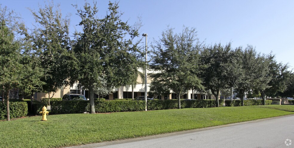 More Photos Of 1557 Park Ln S, Jupiter Warehouse For Lease