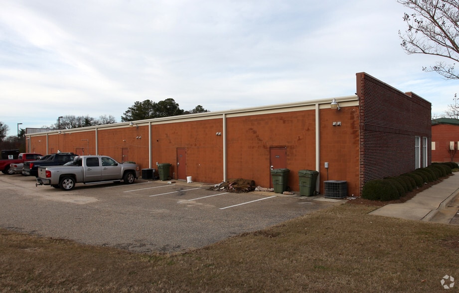 More Photos Of 400-412 E Broad St, Fuquay-Varina Freestanding For Lease