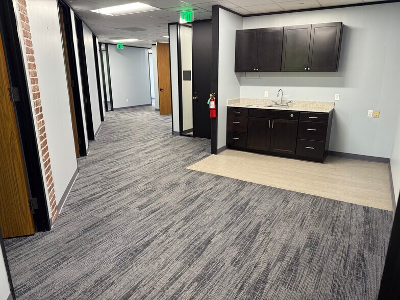More Photos Of 2170 Buckthorne Pl, The Woodlands Office For Lease