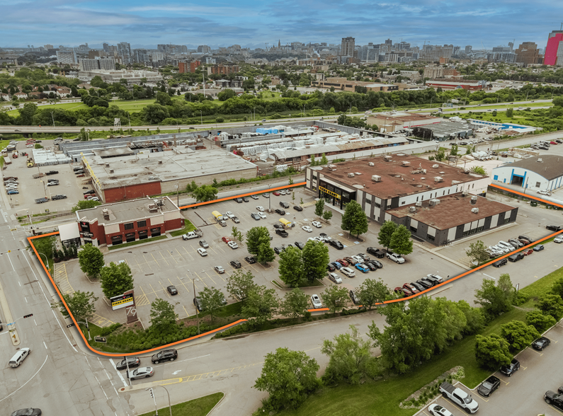 Primary Photo Of 9 Boul Montclair, Gatineau Department Store For Sale