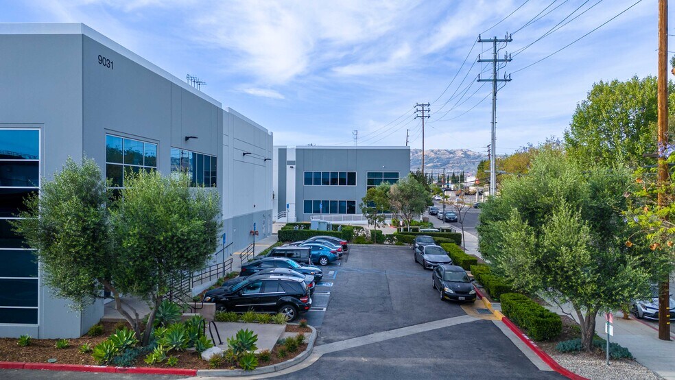 More Photos Of 9031 N Lurline Ave, Chatsworth Distribution For Lease