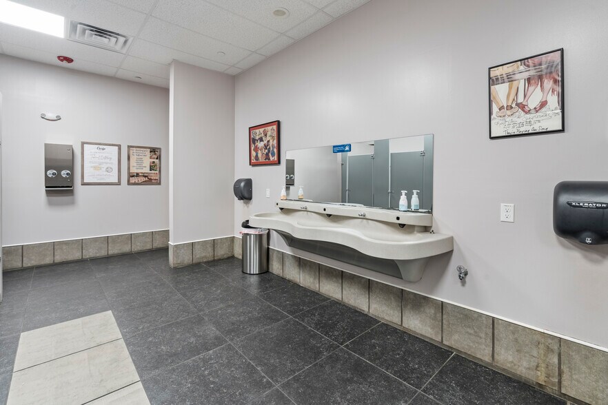 More Photos Of 500 Bridge St, Weissport Restaurant For Sale